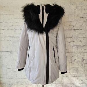 NWT Noize Dana Mid Length Vegan Faux Fur Hooded Parka Snow Grey Black Large